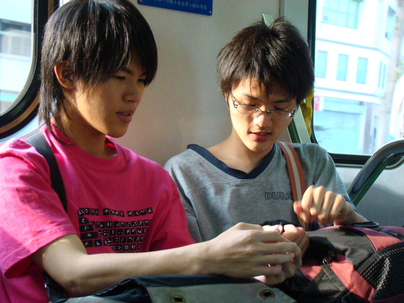 台灣鐵路旅遊攝影電車-區間車交談的旅客2008攝影照片196