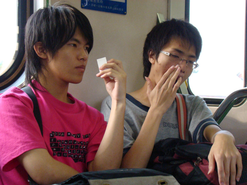 台灣鐵路旅遊攝影電車-區間車交談的旅客2008攝影照片201