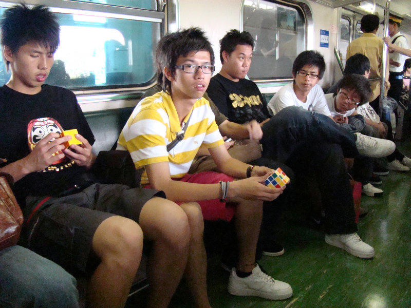 台灣鐵路旅遊攝影電車-區間車交談的旅客2008攝影照片227