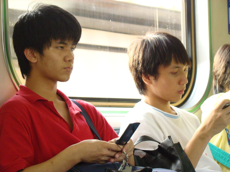 台灣鐵路旅遊攝影電車-區間車交談的旅客2008攝影照片238