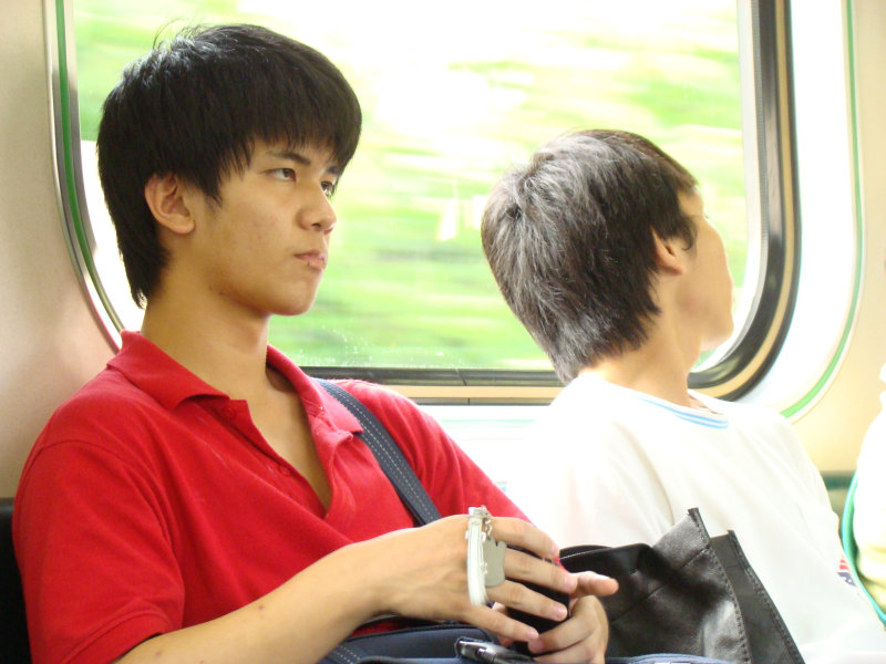 台灣鐵路旅遊攝影電車-區間車交談的旅客2008攝影照片239