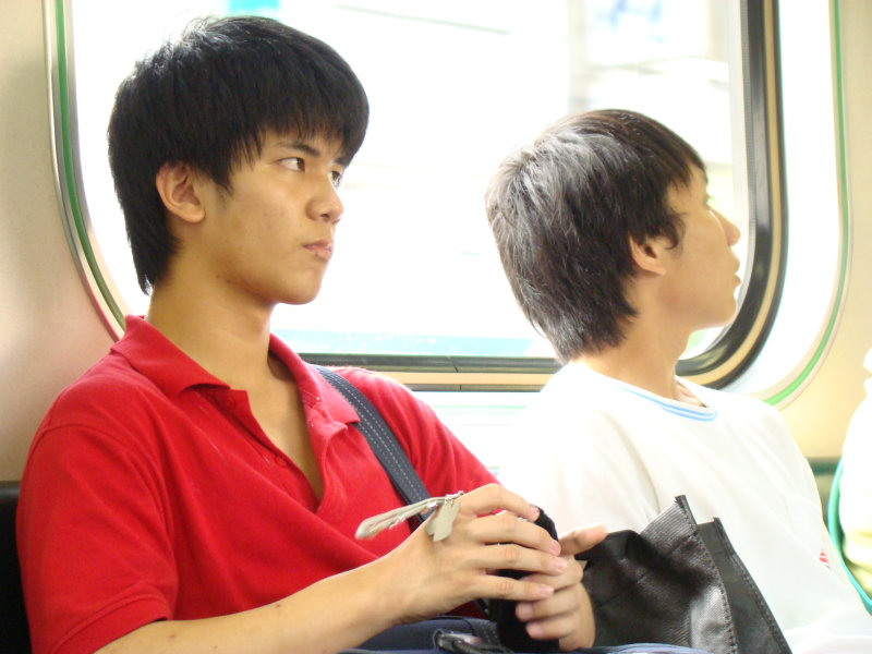 台灣鐵路旅遊攝影電車-區間車交談的旅客2008攝影照片241