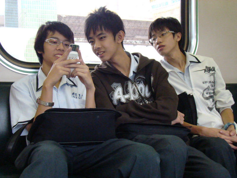 台灣鐵路旅遊攝影電車-區間車交談的旅客2008攝影照片252