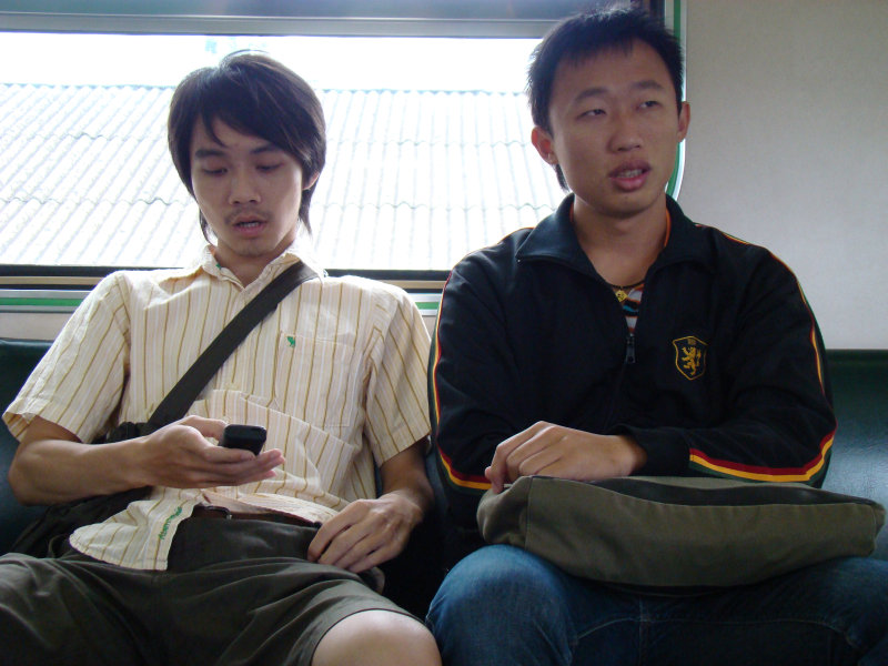 台灣鐵路旅遊攝影電車-區間車交談的旅客2008攝影照片265