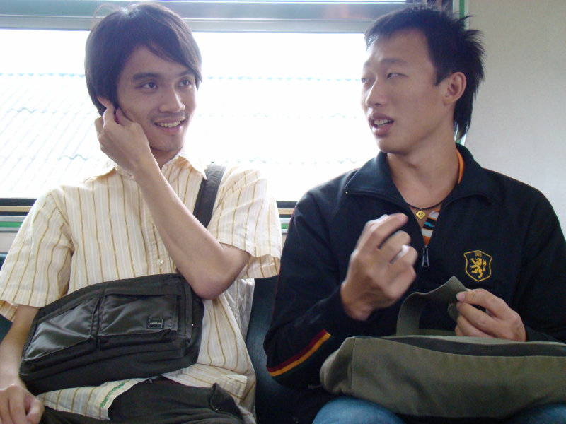 台灣鐵路旅遊攝影電車-區間車交談的旅客2008攝影照片271