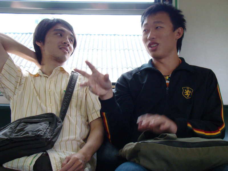 台灣鐵路旅遊攝影電車-區間車交談的旅客2008攝影照片275
