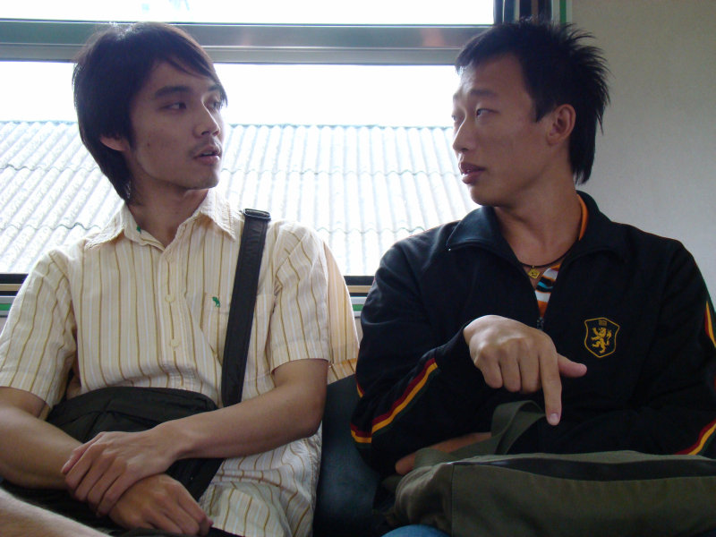台灣鐵路旅遊攝影電車-區間車交談的旅客2008攝影照片277