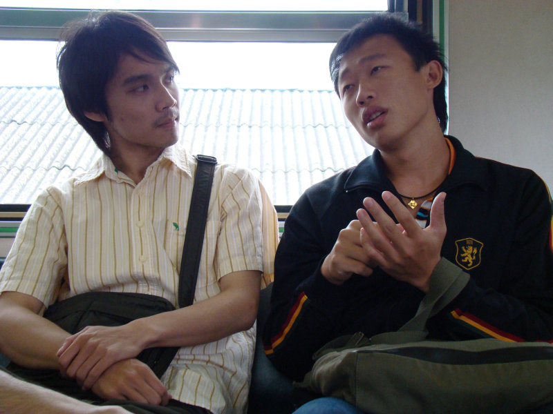 台灣鐵路旅遊攝影電車-區間車交談的旅客2008攝影照片278