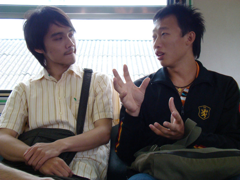台灣鐵路旅遊攝影電車-區間車交談的旅客2008攝影照片279