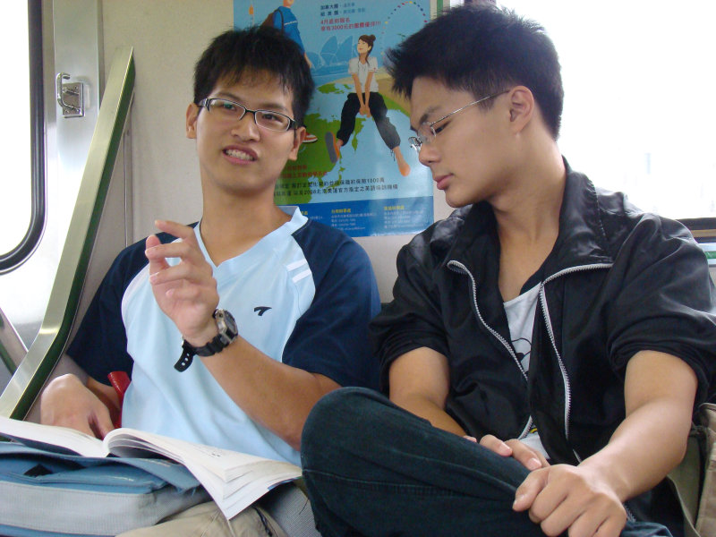 台灣鐵路旅遊攝影電車-區間車交談的旅客2008攝影照片295