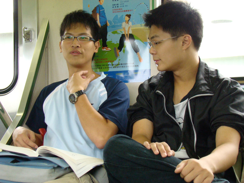台灣鐵路旅遊攝影電車-區間車交談的旅客2008攝影照片297