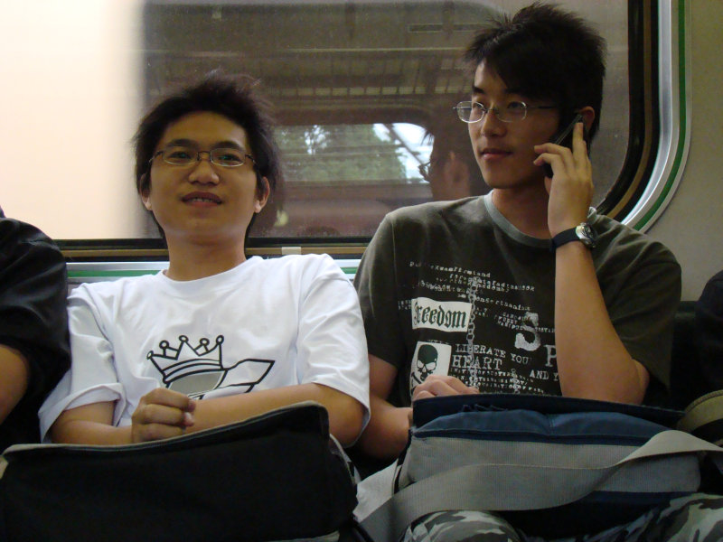 台灣鐵路旅遊攝影電車-區間車交談的旅客2008攝影照片305