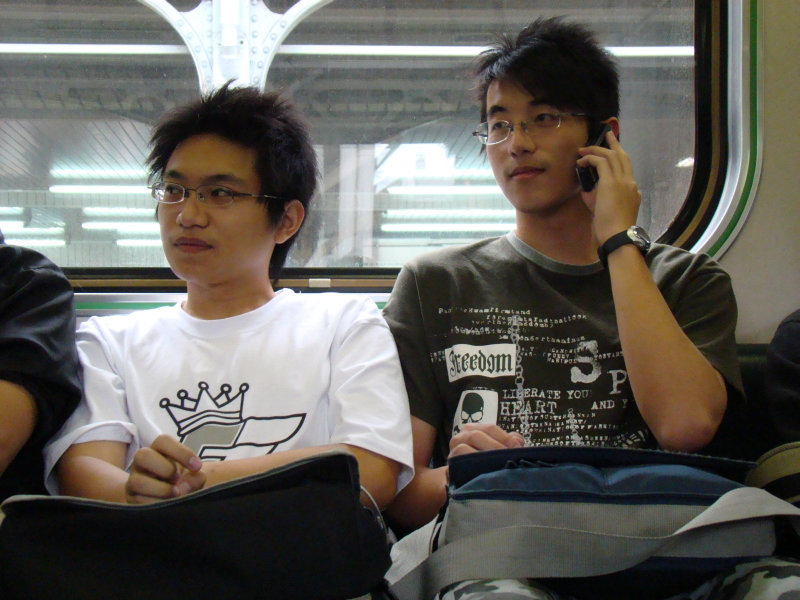 台灣鐵路旅遊攝影電車-區間車交談的旅客2008攝影照片306