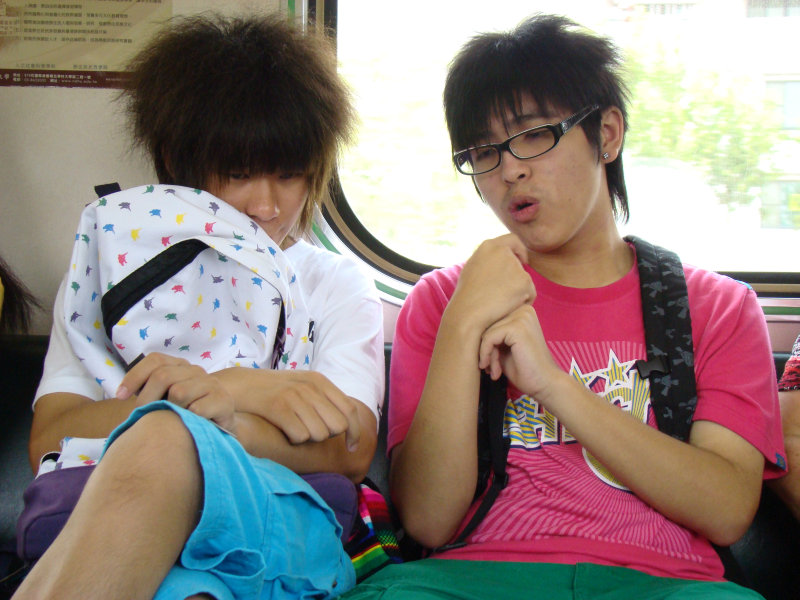 台灣鐵路旅遊攝影電車-區間車交談的旅客2008攝影照片312
