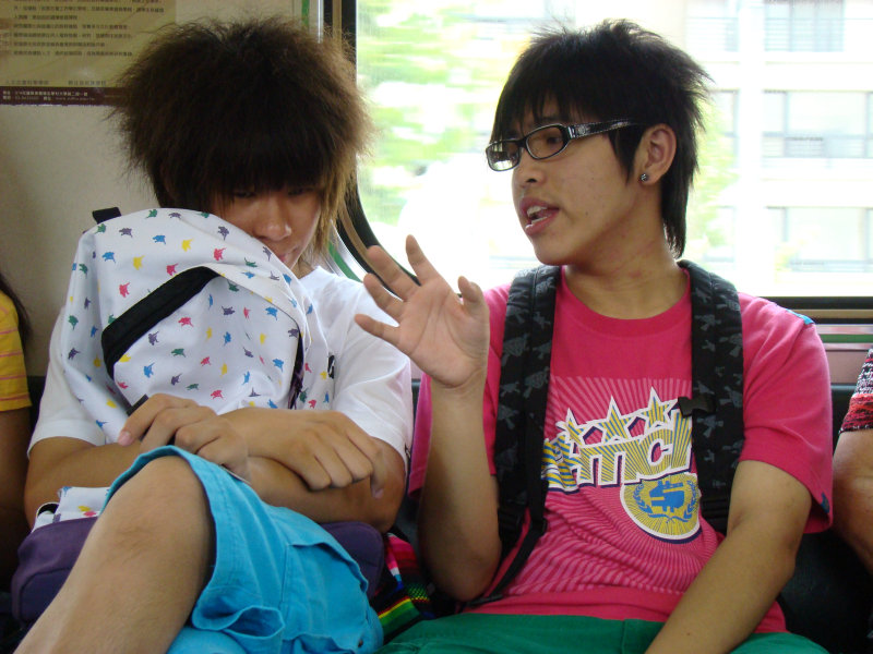台灣鐵路旅遊攝影電車-區間車交談的旅客2008攝影照片313
