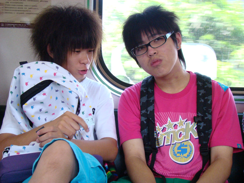 台灣鐵路旅遊攝影電車-區間車交談的旅客2008攝影照片317
