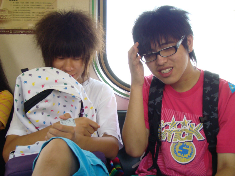 台灣鐵路旅遊攝影電車-區間車交談的旅客2008攝影照片318