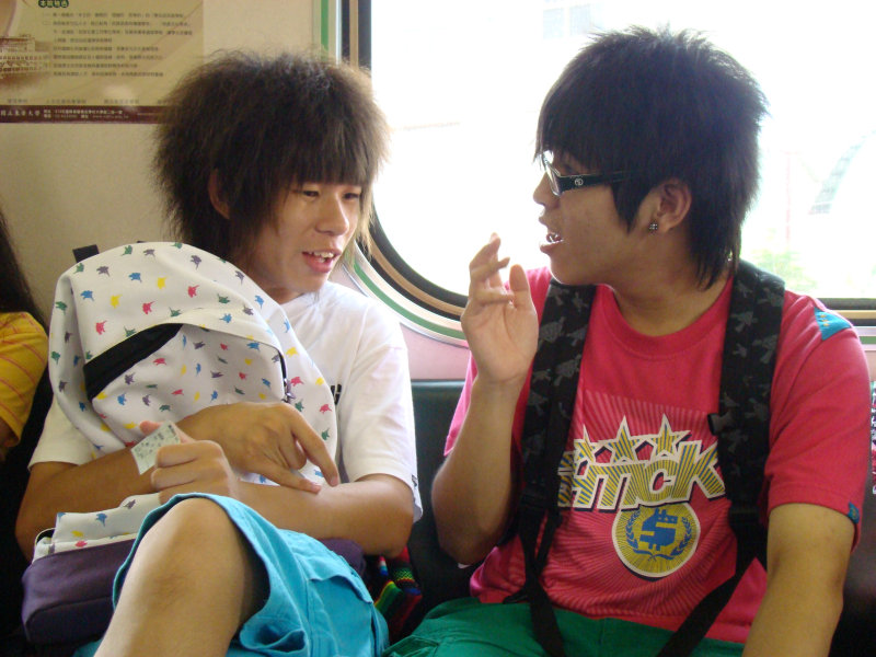 台灣鐵路旅遊攝影電車-區間車交談的旅客2008攝影照片319
