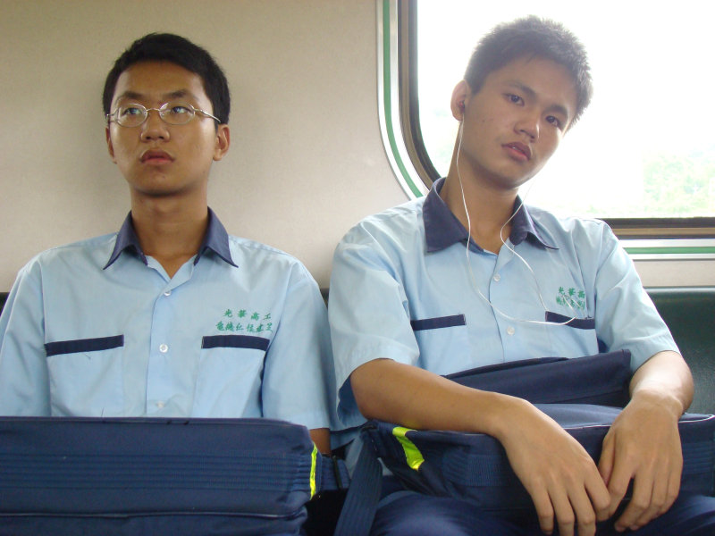 台灣鐵路旅遊攝影電車-區間車交談的旅客2009攝影照片8