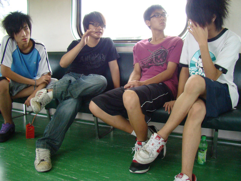 台灣鐵路旅遊攝影電車-區間車交談的旅客2009攝影照片12