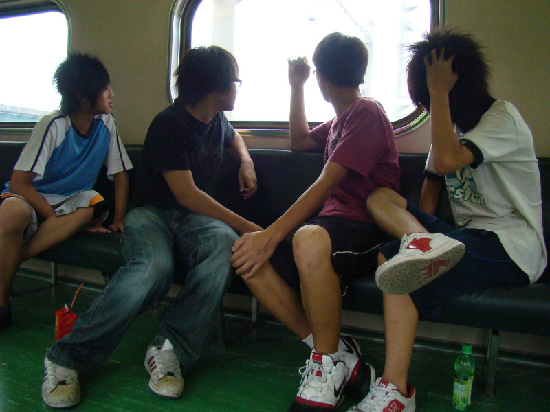 台灣鐵路旅遊攝影電車-區間車交談的旅客2009攝影照片13