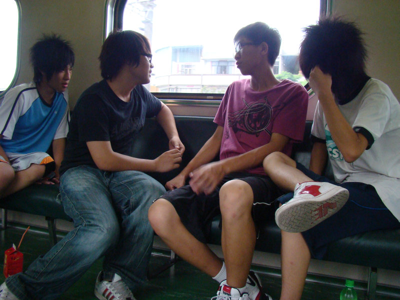 台灣鐵路旅遊攝影電車-區間車交談的旅客2009攝影照片14