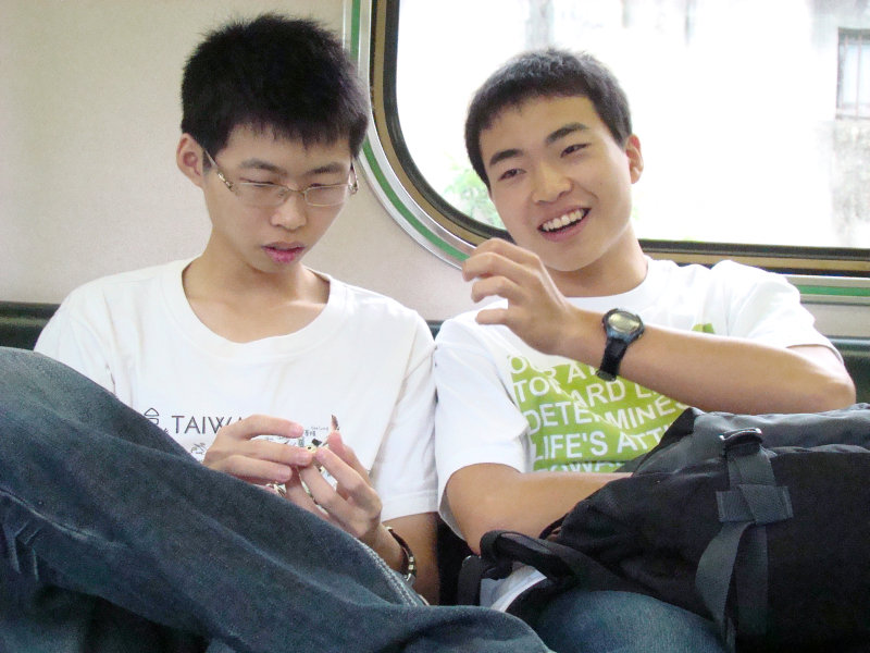 台灣鐵路旅遊攝影電車-區間車交談的旅客2009攝影照片25