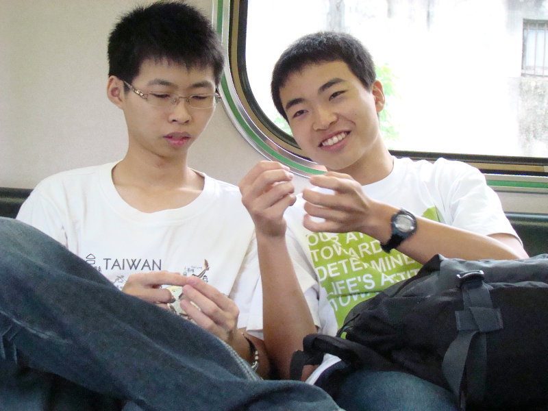 台灣鐵路旅遊攝影電車-區間車交談的旅客2009攝影照片27
