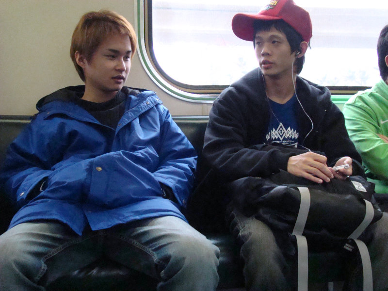台灣鐵路旅遊攝影電車-區間車交談的旅客2009攝影照片41
