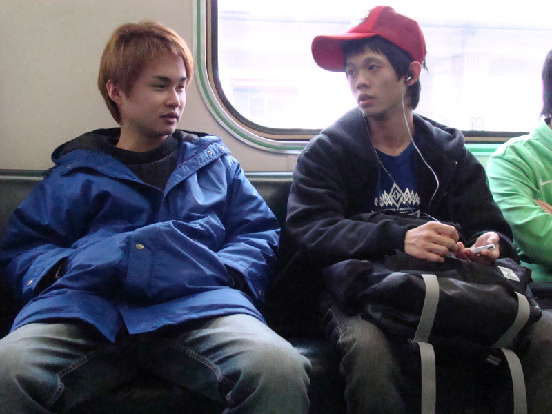 台灣鐵路旅遊攝影電車-區間車交談的旅客2009攝影照片42