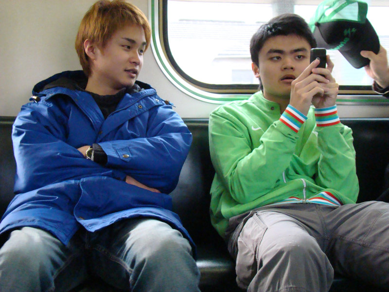 台灣鐵路旅遊攝影電車-區間車交談的旅客2009攝影照片43