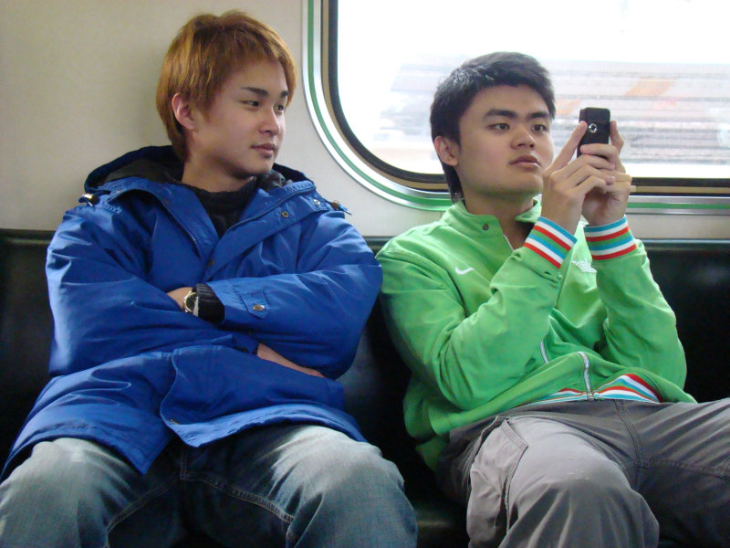 台灣鐵路旅遊攝影電車-區間車交談的旅客2009攝影照片44