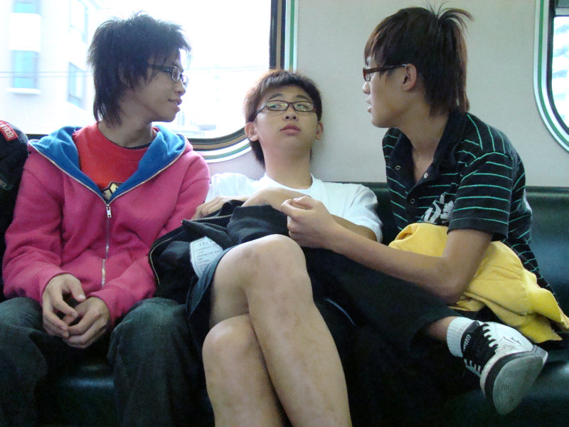 台灣鐵路旅遊攝影電車-區間車交談的旅客2009攝影照片55