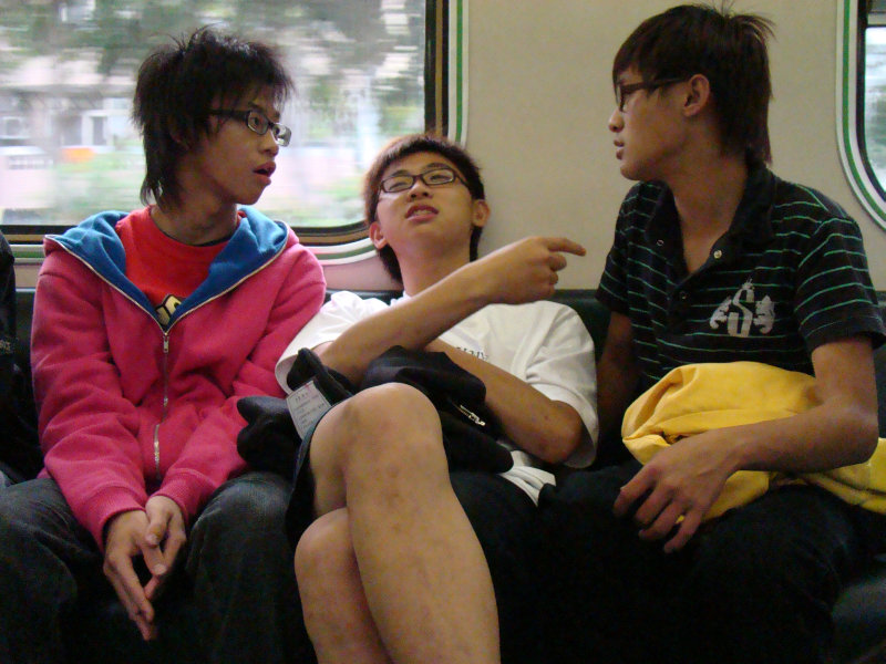 台灣鐵路旅遊攝影電車-區間車交談的旅客2009攝影照片61