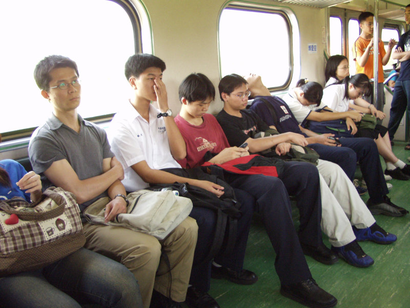台灣鐵路旅遊攝影電車-區間車旅客2002-05-18攝影照片1