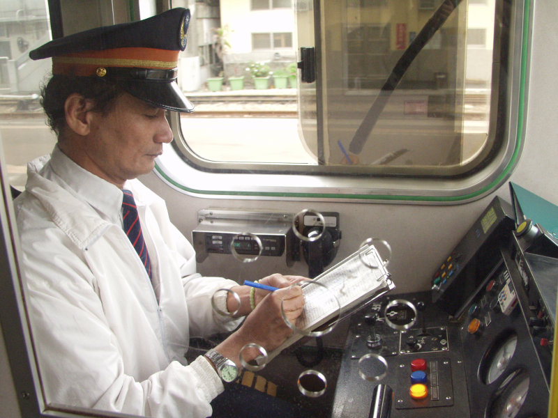 台灣鐵路旅遊攝影電車-區間車旅客特寫2002攝影照片3