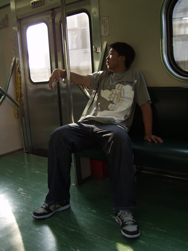 台灣鐵路旅遊攝影電車-區間車旅客特寫2002攝影照片28