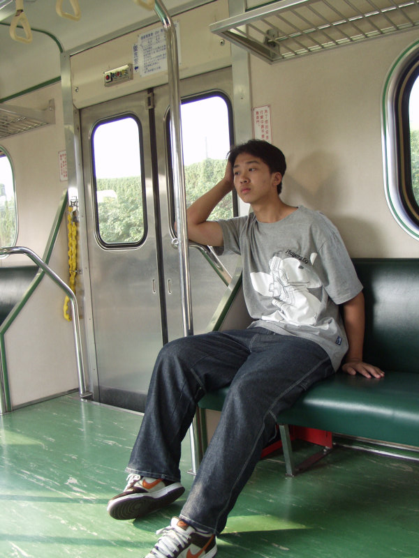 台灣鐵路旅遊攝影電車-區間車旅客特寫2002攝影照片29