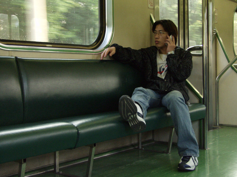 台灣鐵路旅遊攝影電車-區間車旅客特寫2003攝影照片1