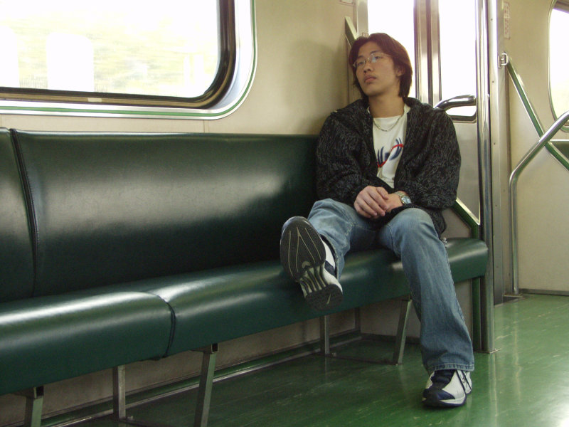 台灣鐵路旅遊攝影電車-區間車旅客特寫2003攝影照片2