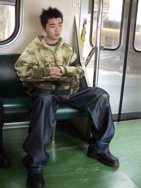 台灣鐵路旅遊攝影電車-區間車旅客特寫2003攝影照片40