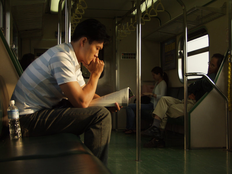 台灣鐵路旅遊攝影電車-區間車旅客特寫2003攝影照片71
