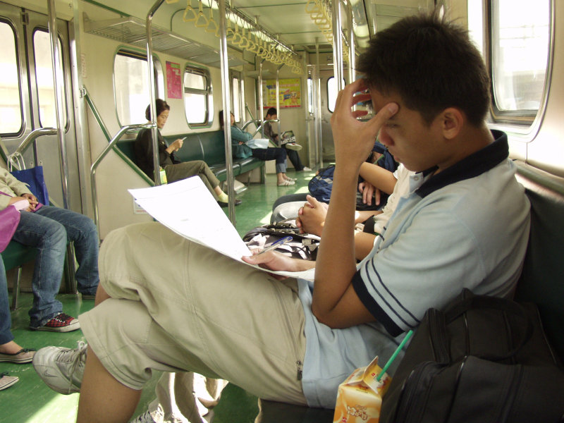 台灣鐵路旅遊攝影電車-區間車旅客特寫2003攝影照片96