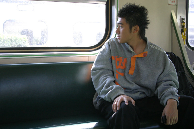台灣鐵路旅遊攝影電車-區間車旅客特寫2004攝影照片2