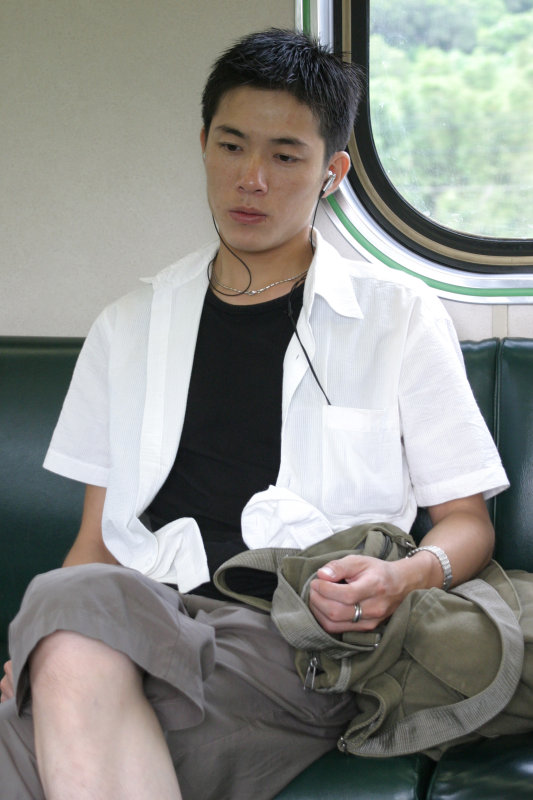 台灣鐵路旅遊攝影電車-區間車旅客特寫2004攝影照片13