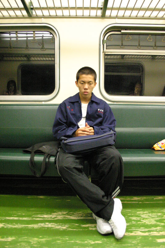 台灣鐵路旅遊攝影電車-區間車旅客特寫2004攝影照片19