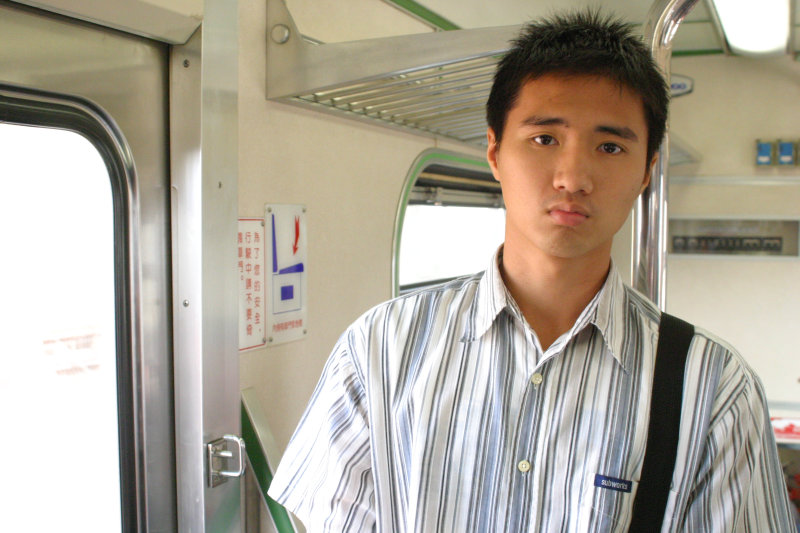 台灣鐵路旅遊攝影電車-區間車旅客特寫2004攝影照片36