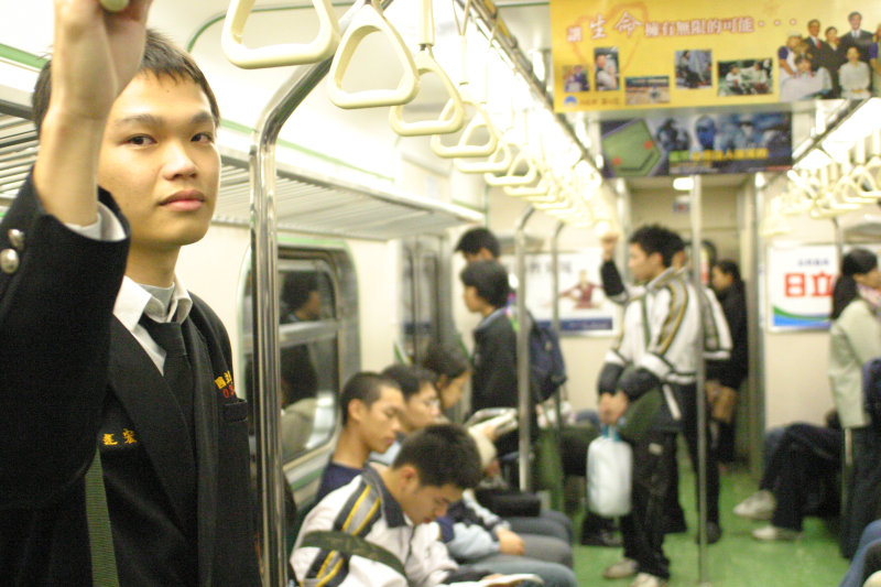 台灣鐵路旅遊攝影電車-區間車旅客特寫2004攝影照片49