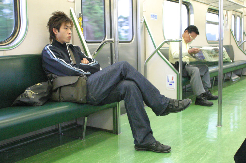 台灣鐵路旅遊攝影電車-區間車旅客特寫2005攝影照片5