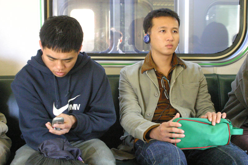 台灣鐵路旅遊攝影電車-區間車旅客特寫2005攝影照片42